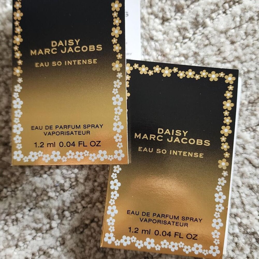Marc-jacobs Gold and Black Fragrance set of sample 2